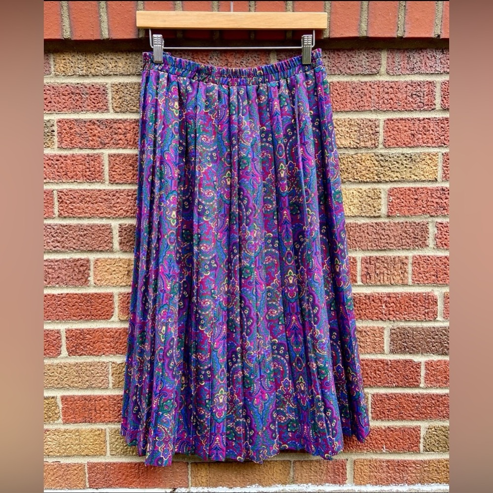Vintage Elegant Paisley Midi Skirt in Purple and Pink - Picture 2 of 10